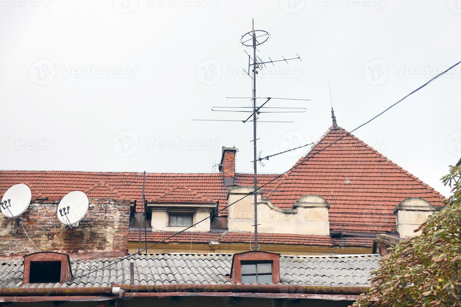 Blick auf die Dächer der historischen Altstadt von Lemberg, Ukraine foto