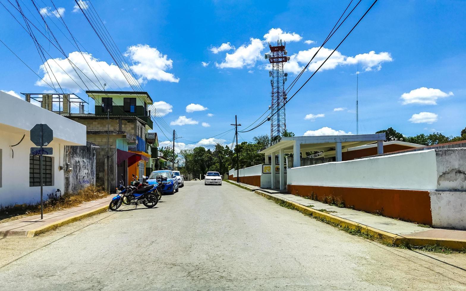 kantunilkin quintana roo mexiko 2022 kleines dorf kantunilkin straßen beherbergt kirchen und öffentliche plätze mexiko. foto