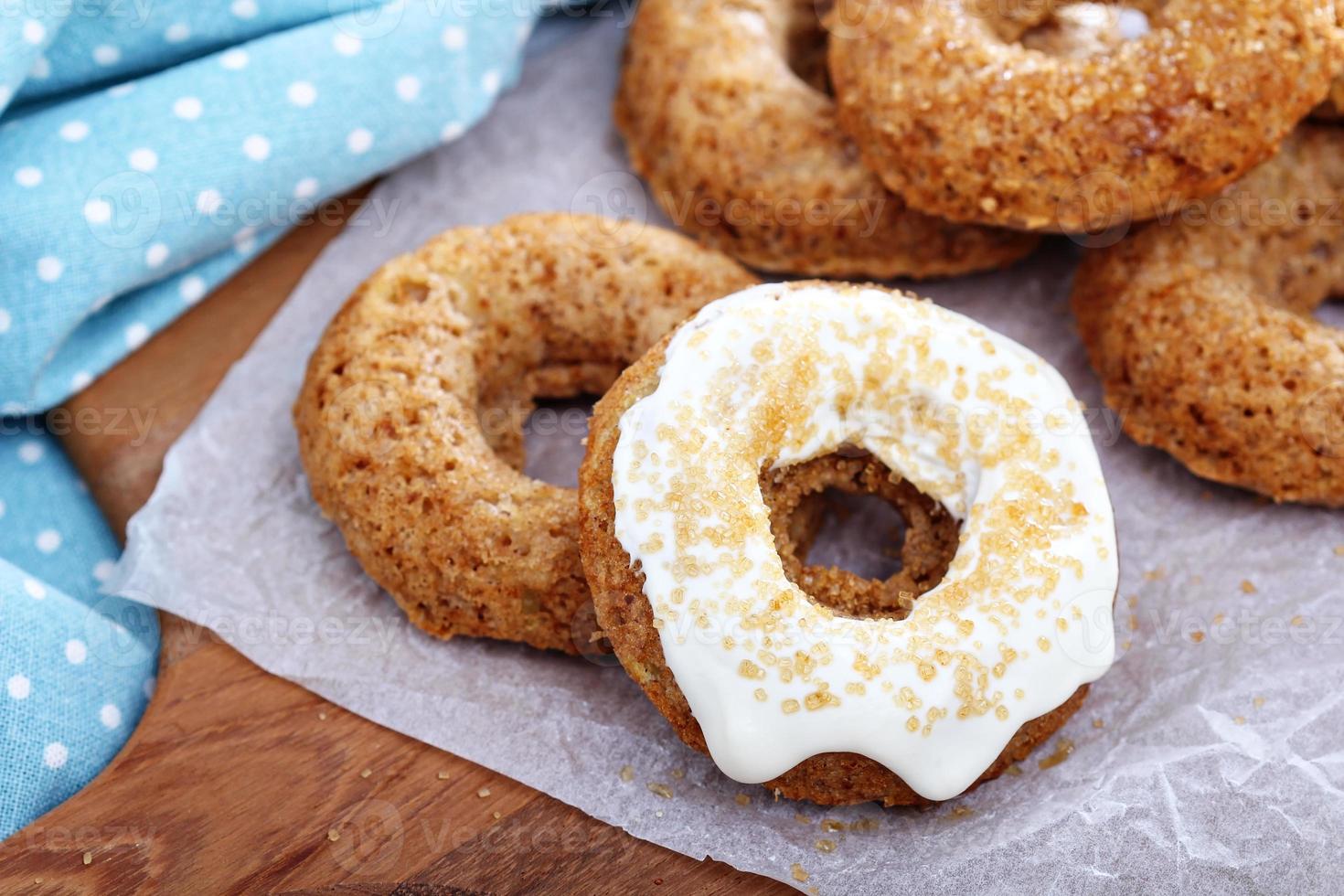 Apfel gebackene Donuts mit Glasur foto