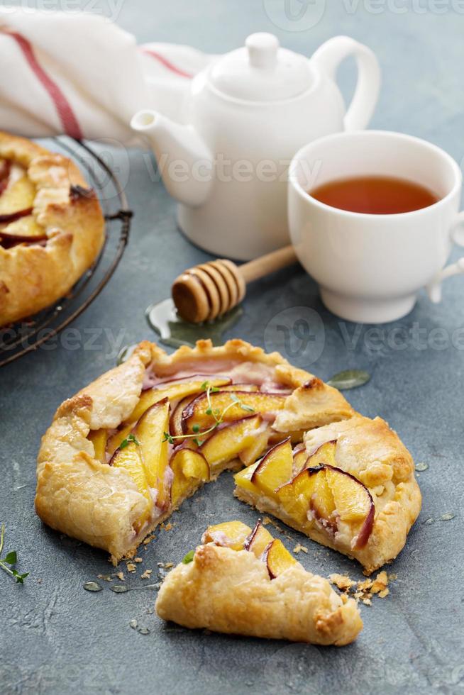 Joghurt- und Nektarinen-Galette foto