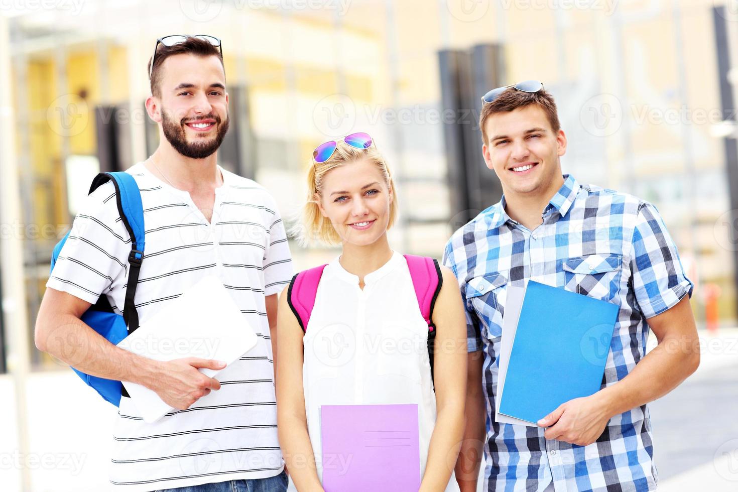 Gruppe von Studenten in der Hochschule foto