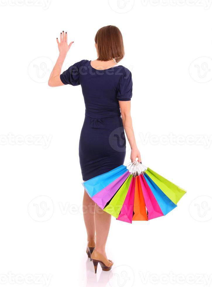 Frau hält Einkaufstaschen foto