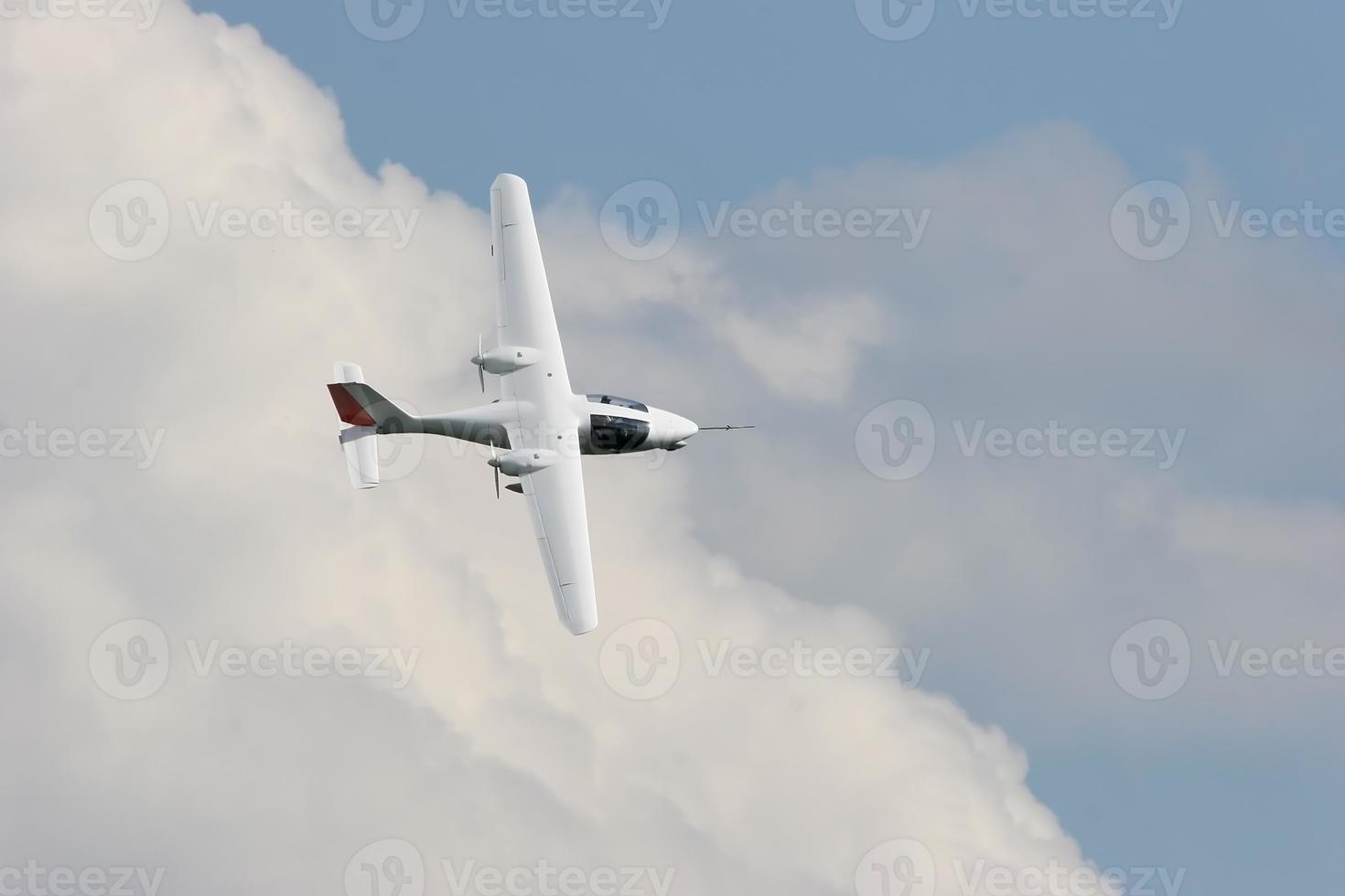 Flugzeug in der Luft foto