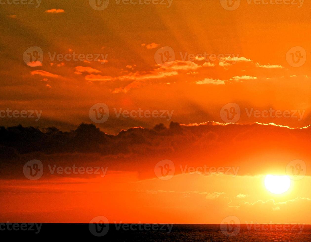 bunter Himmel bei Sonnenuntergang foto