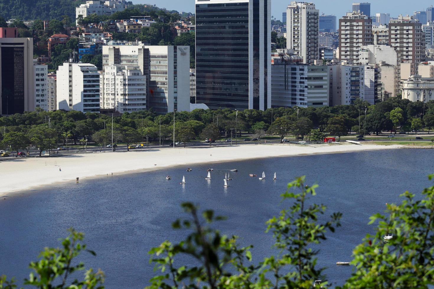 rio de janeiro, rj, brasilien - 10. dezember 2022 - botafogo bucht vom pasmado belvedere aus gesehen foto