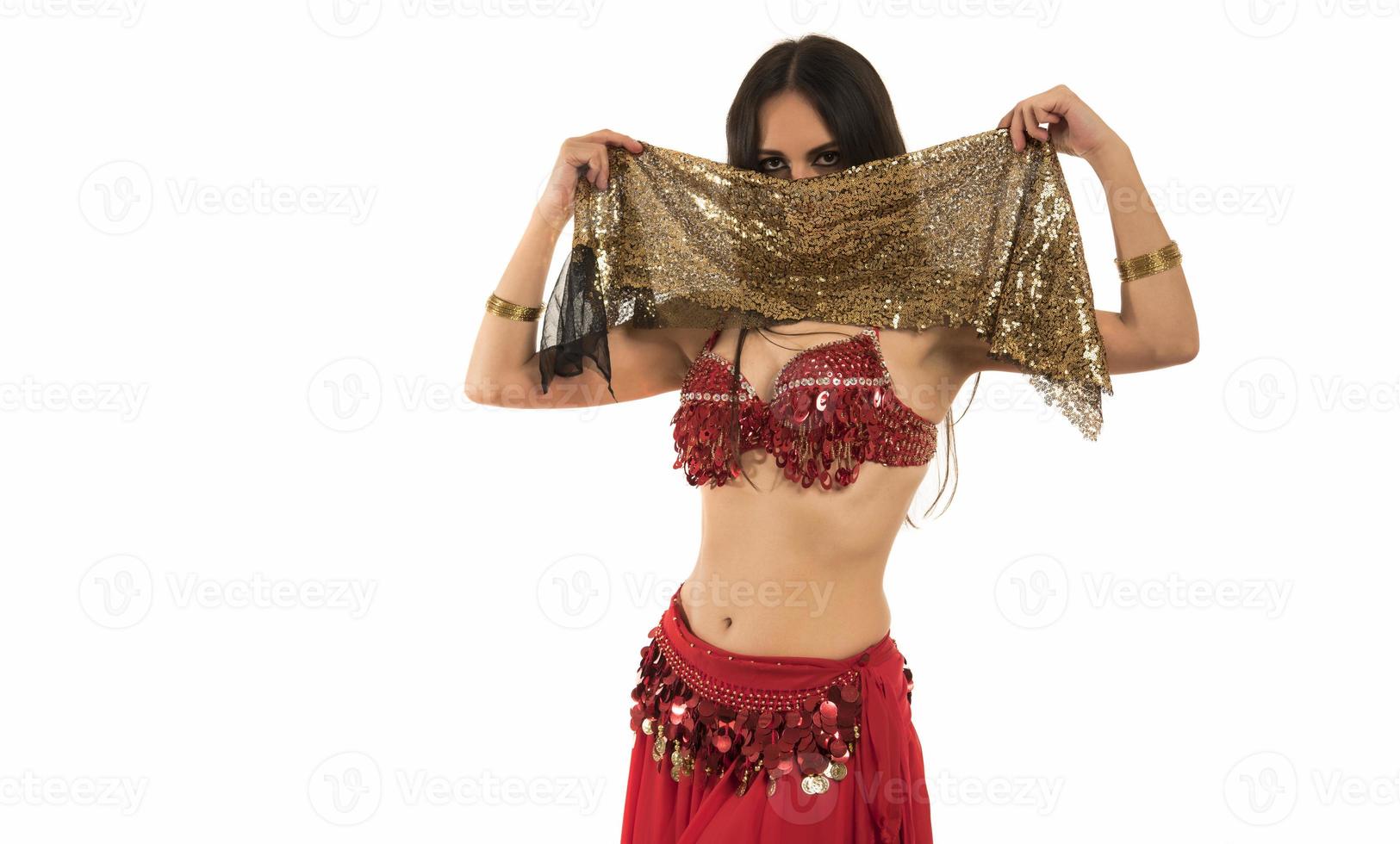 schöne junge Frau der Bauchtänzerin im wunderschönen roten und schwarzen Kostümkleid foto