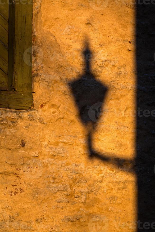 altstadt von tallinn am sommerabend foto