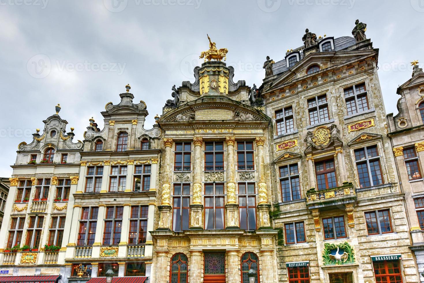 der Grand Place an einem bewölkten Tag in Brüssel, Belgien foto