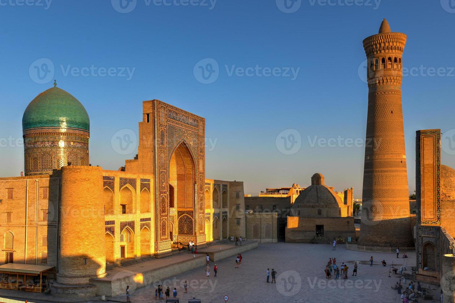 buchara, usbekistan - 12. juli 2019 - alte mir-i-arabische madrasa im po-i-kalyan-komplex in buchara, usbekistan. foto