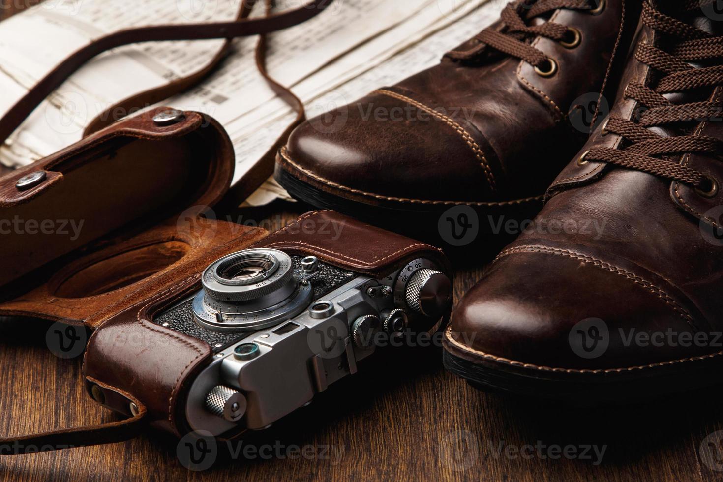 Stiefel und Kamera foto