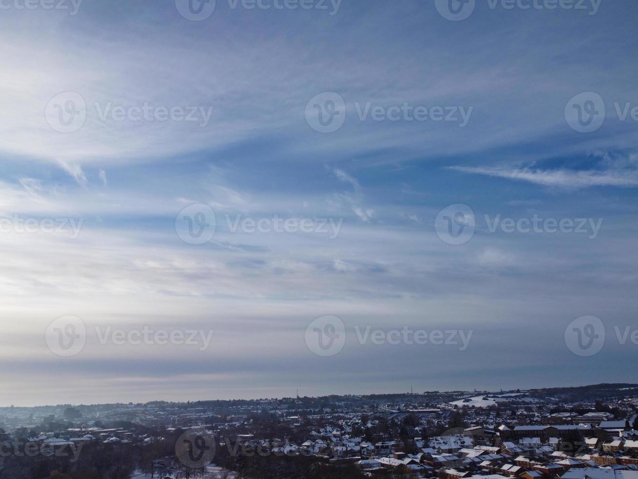 Herrliche Aussicht auf den örtlichen öffentlichen Park nach Schneefall über England foto