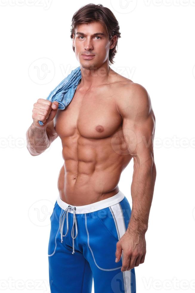 hübscher junger muskulöser Mann auf weißem Hintergrund foto