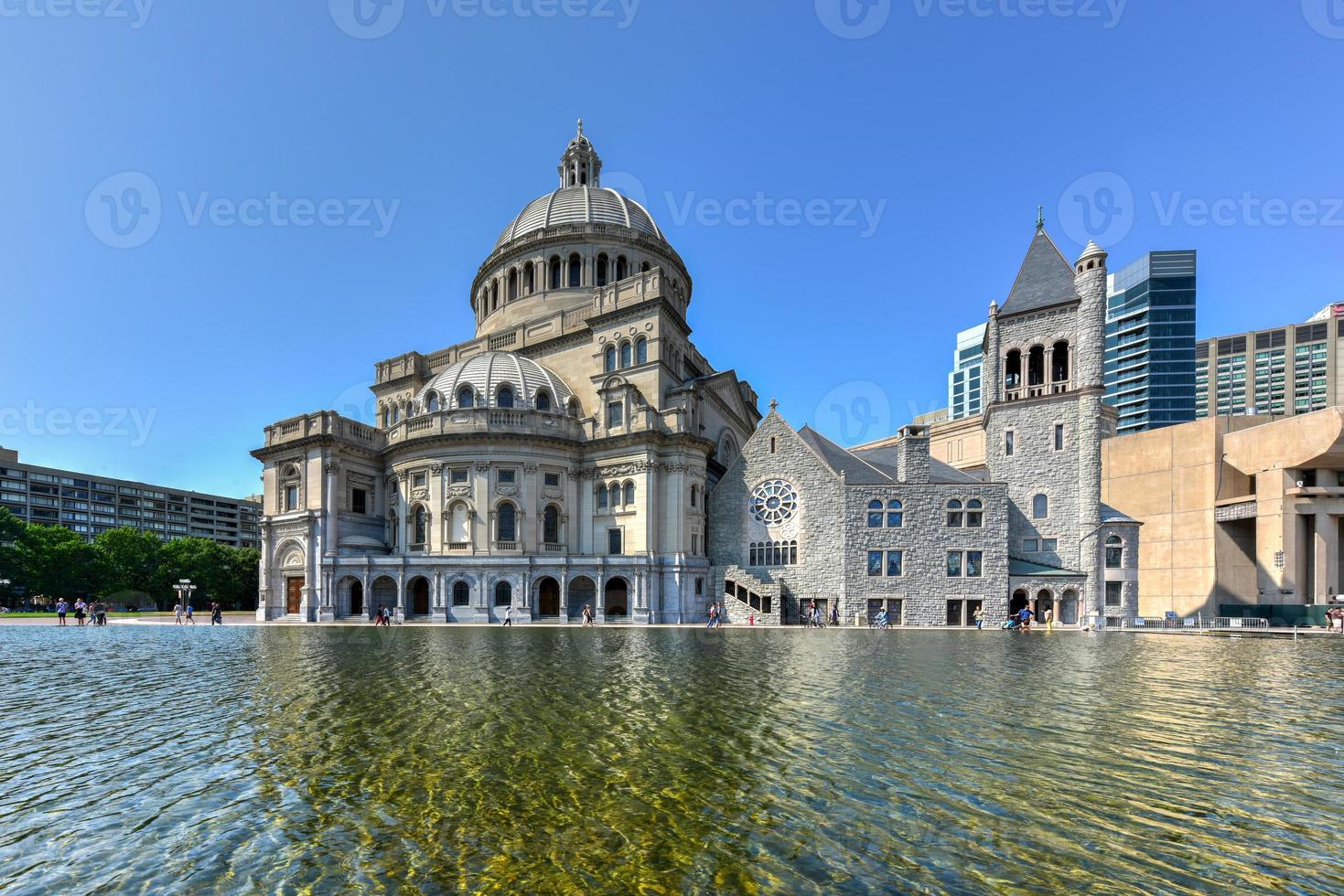 die erste kirche christi, wissenschaftler und reflexionsbecken, in boston, massachusetts. foto