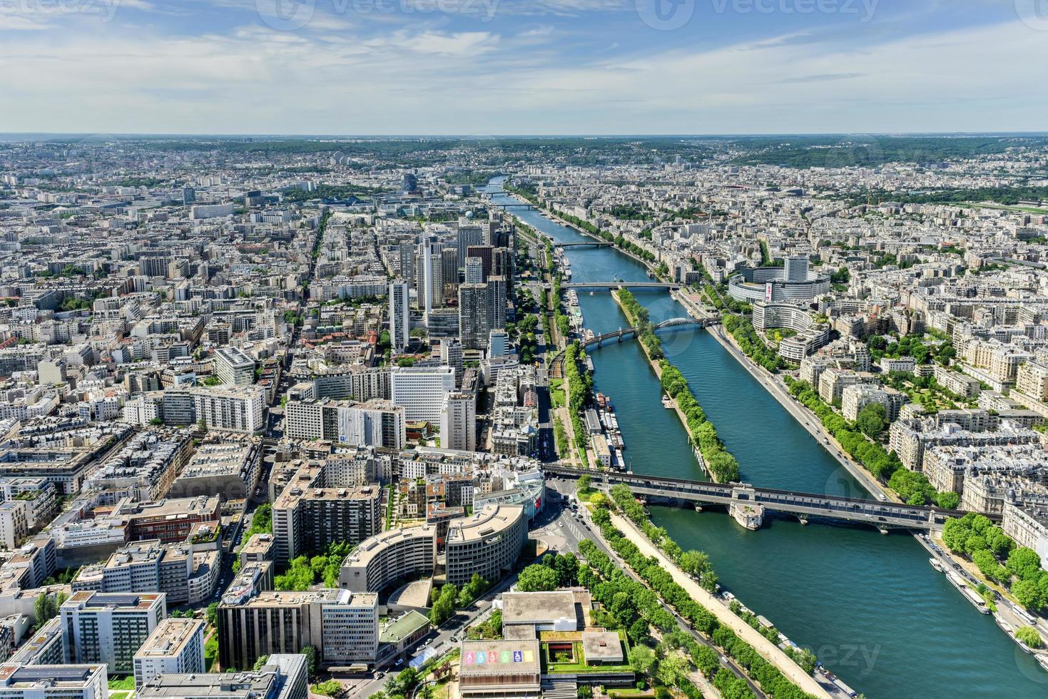 luftpanoramablick auf paris, frankreich im sommer. foto