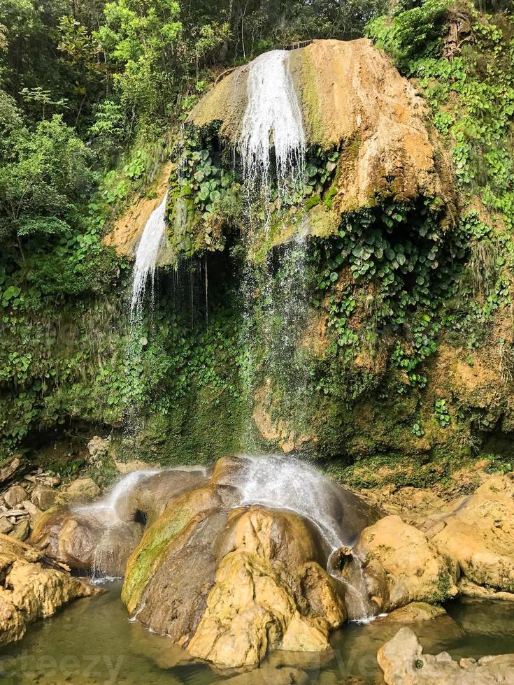 soroa-wasserfall in pinar del rio, kuba. foto