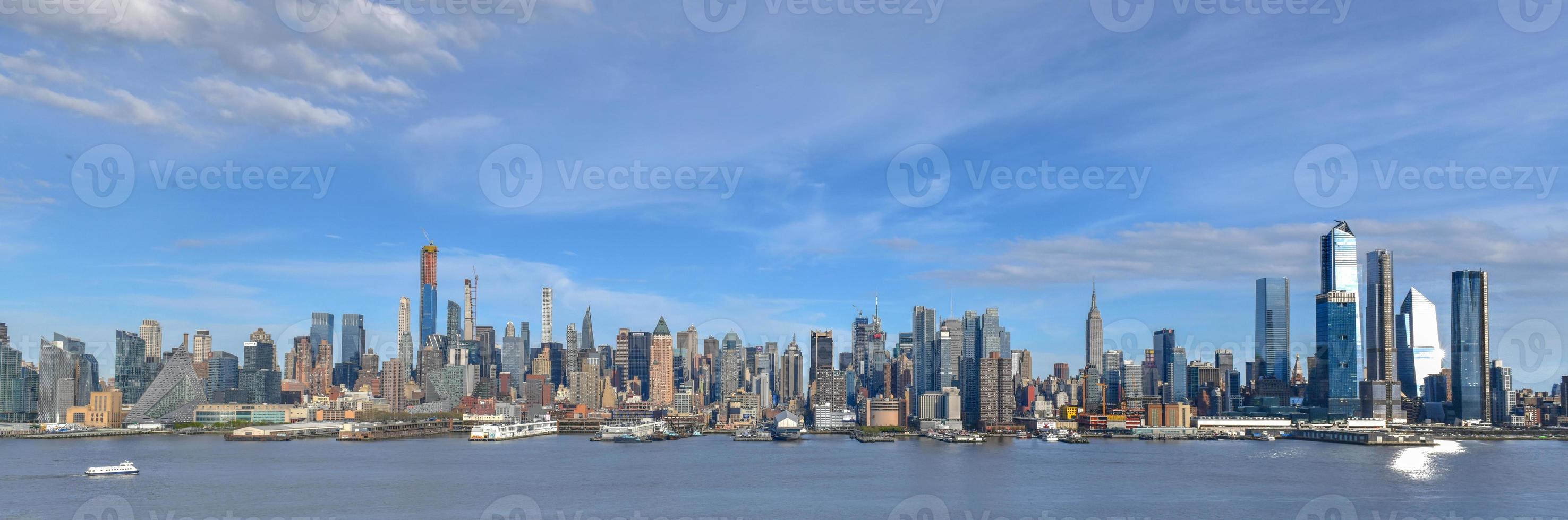 New York City - 21. April 2019 - Panoramablick auf die Skyline von New York City vom Hamilton Park, Weehawken, New Jersey. foto