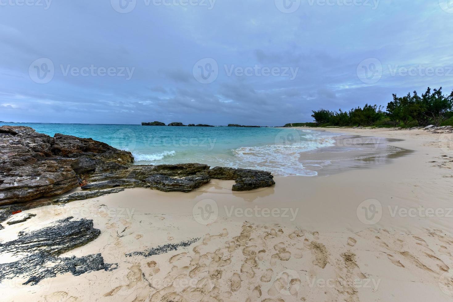 Wunderschöner unberührter Strand mit klarem Wasser am südöstlichen Ende von Bermuda. foto