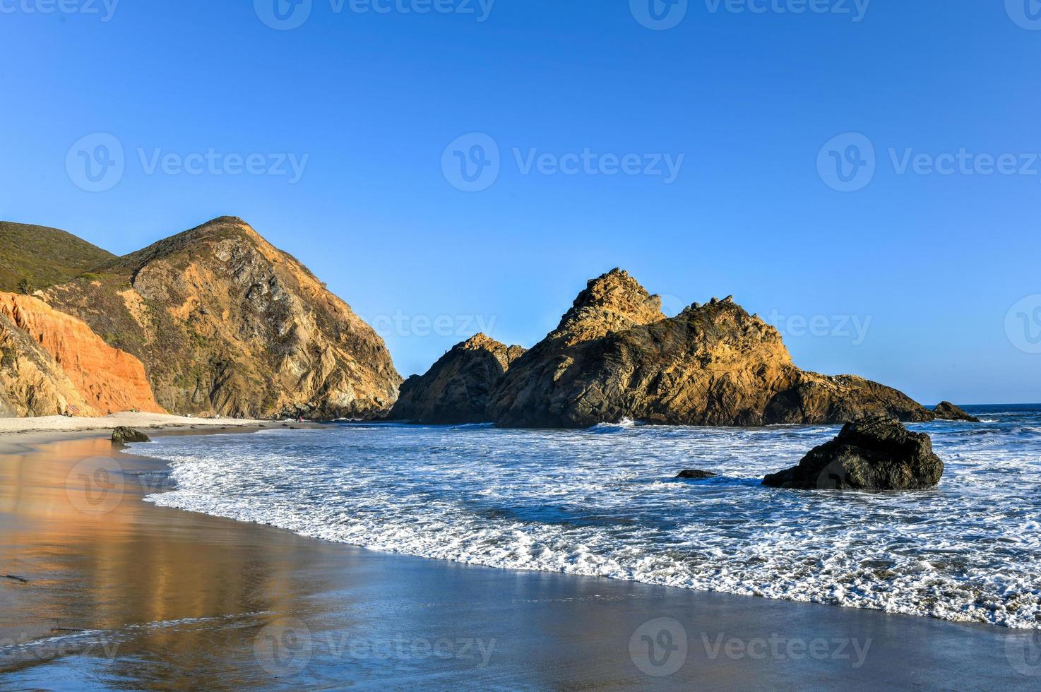 Pfeiffer Beach entlang des Pfeiffer State Park in Big Sur, Kalifornien. foto