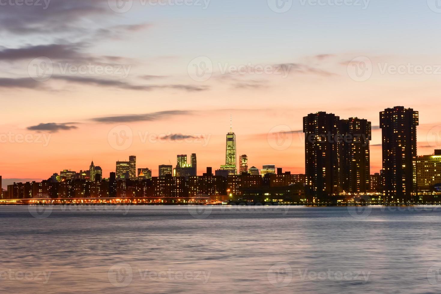Blick auf die Skyline von New York vom Gantry Park, Long Island City, Queens. foto