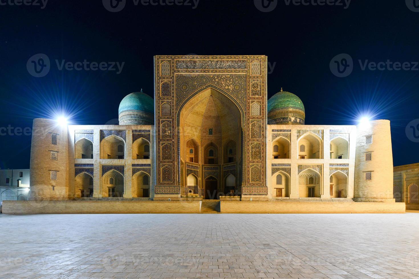 alte mir-i-arab madrasa im po-i-kalyan-komplex in buchara, usbekistan. foto