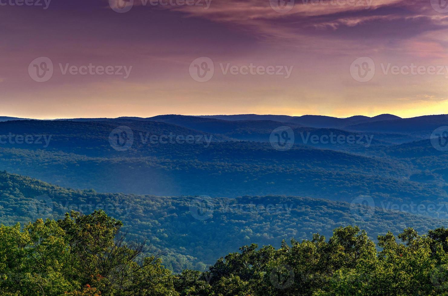 Dramatische Aussicht vom Bear Mountain, einem der bekanntesten Gipfel der New Yorker Hudson Highlands. foto