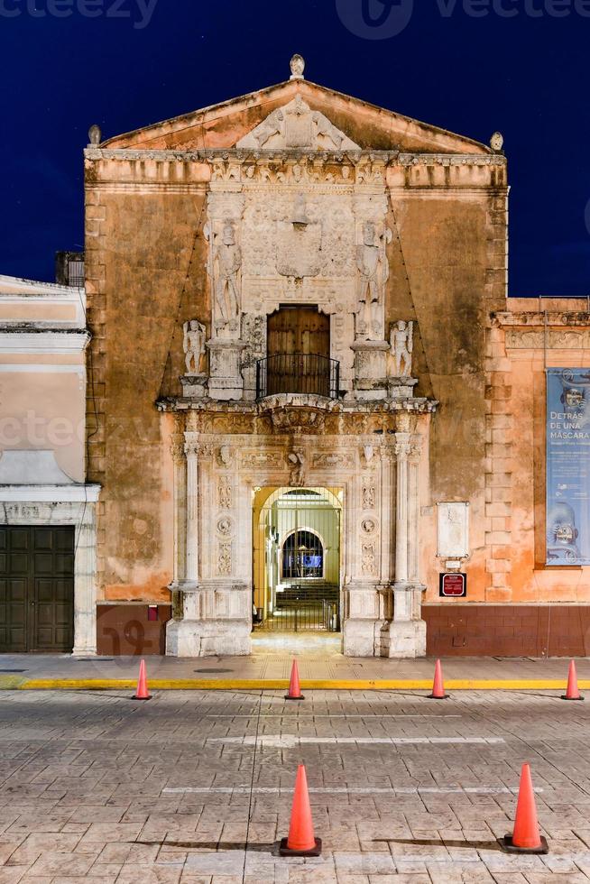 merida, mexiko - 24. mai 2021 - montejo haus des nationalen erbes von merida, yucatan, mexiko. das montejo house ist ein gebäude, das zwischen 1542 und 1549 von den eroberern der halbinsel yucatan erbaut wurde. foto