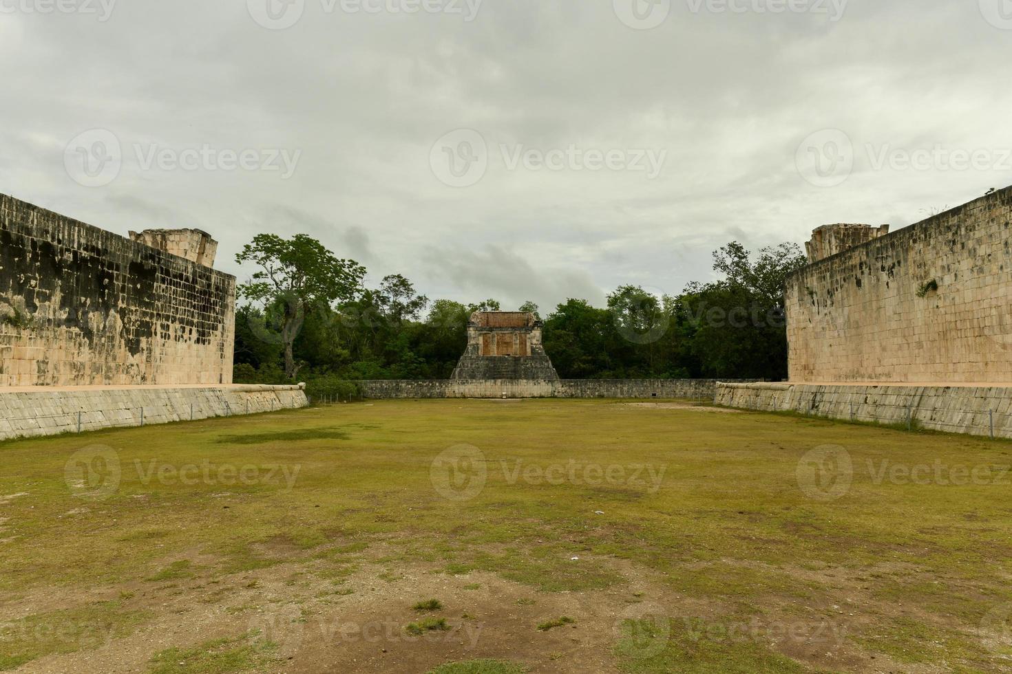 Der große Ballplatz der archäologischen Stätte Chichen Itza in Yucatan, Mexiko. foto