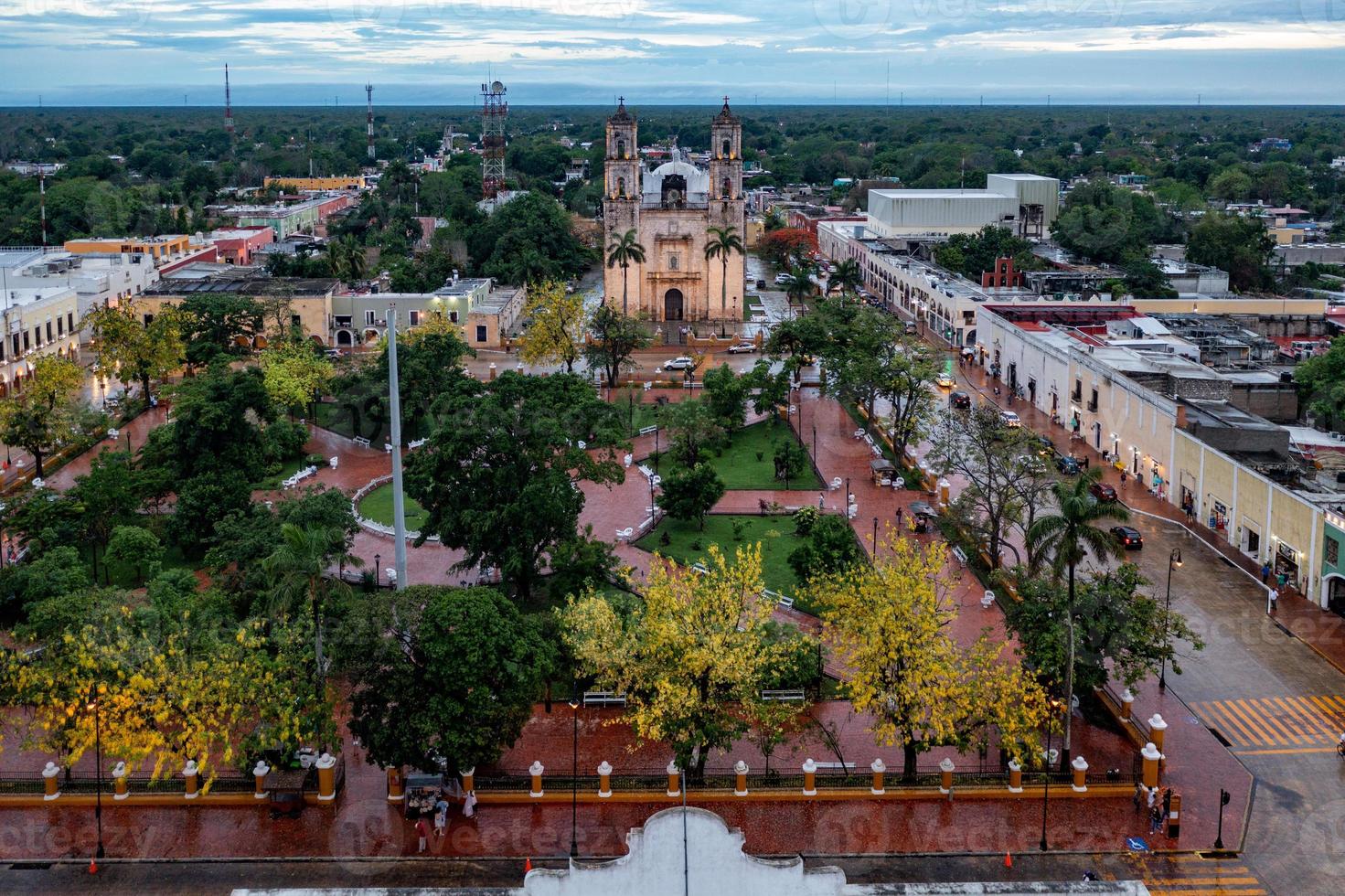 kathedrale von san gervasio, eine historische kirche in valladolid auf der halbinsel yucatan in mexiko. 1706 erbaut, um das ursprüngliche Gebäude von 1545 zu ersetzen, das von der spanischen Kolonialregierung zerstört wurde. foto