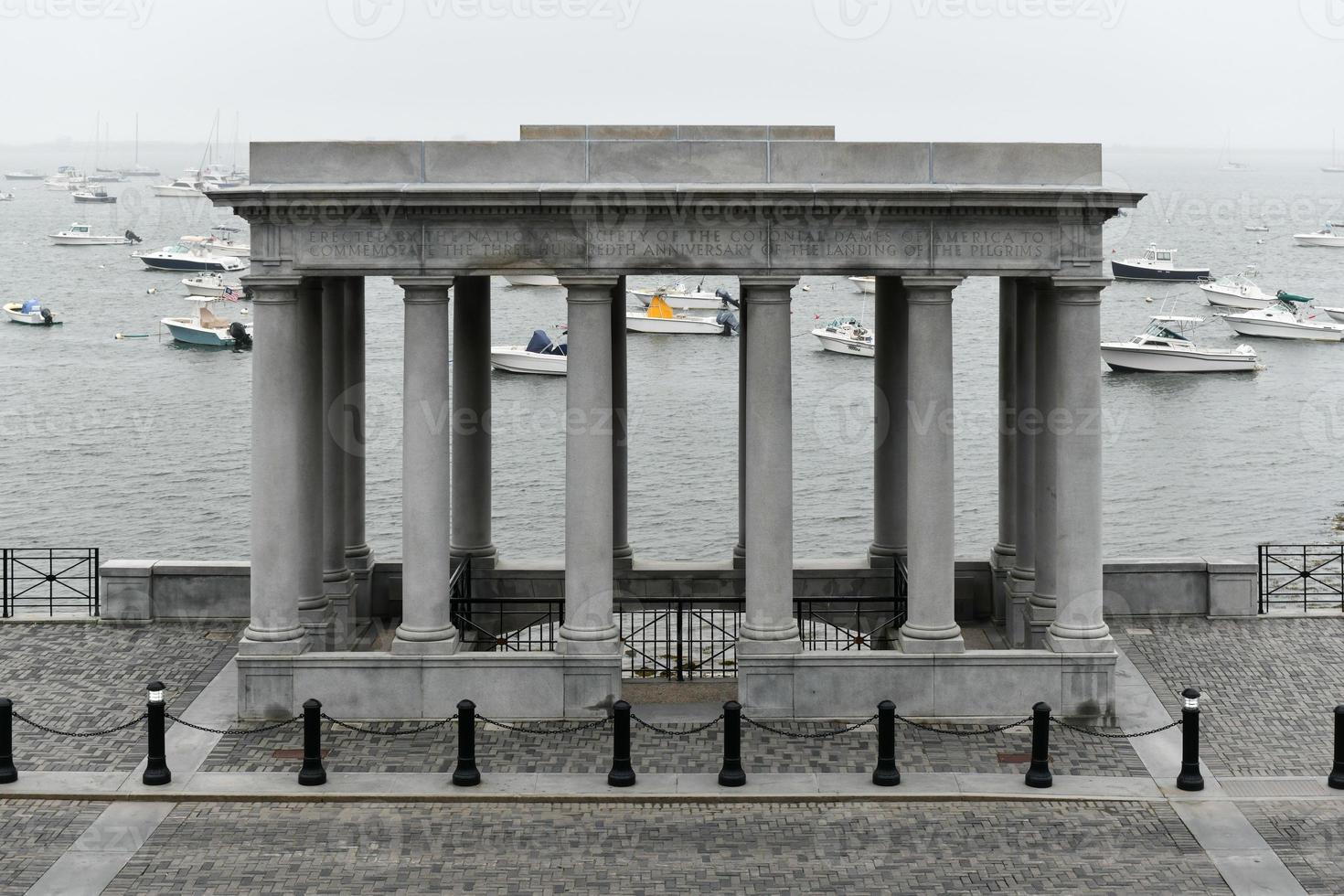 plymouth, massachusetts - 3. juli 2020 - der berühmte plymouth rock, der traditionelle ausschiffungsort der mayflower-pilger in der neuen welt. foto