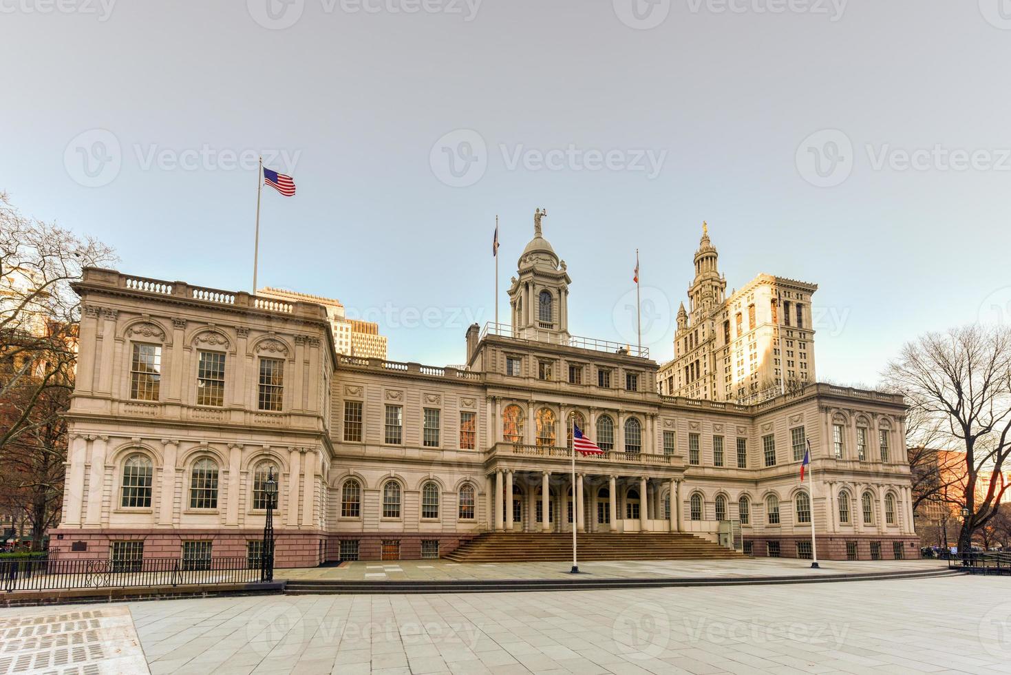 das rathaus von new york, der sitz der regierung von new york, befindet sich im zentrum des rathausparks im bezirk des bürgerzentrums von unter manhattan, zwischen dem broadway, der park row und der Chambers street. foto