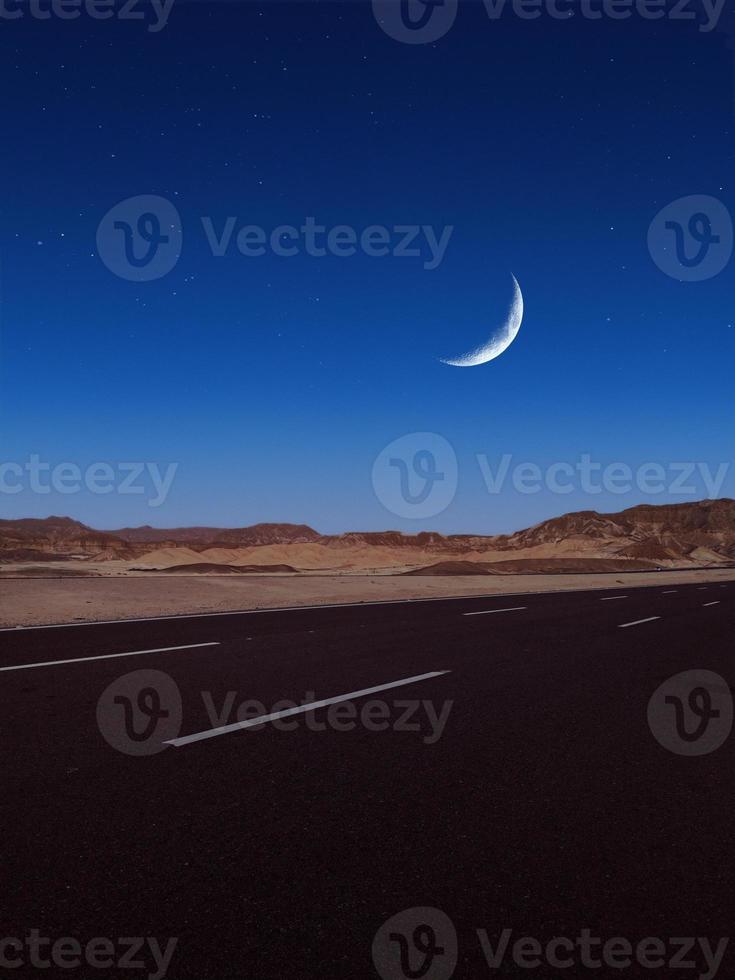 Vollmond auf dem Weg zu den Bergen von Sharm el Sheikh foto