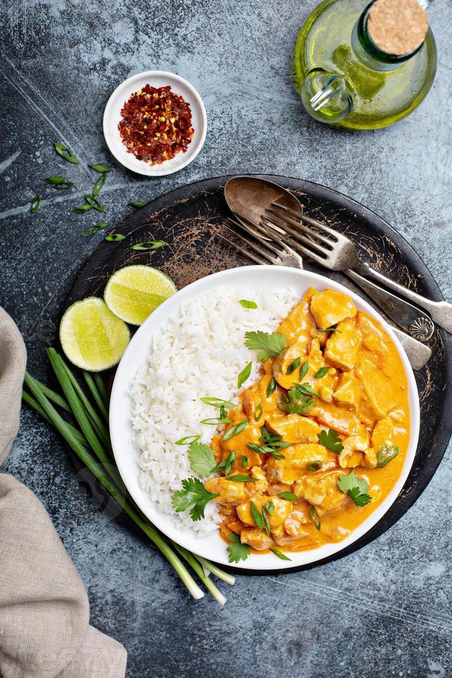 Hühnercurry mit Reis foto