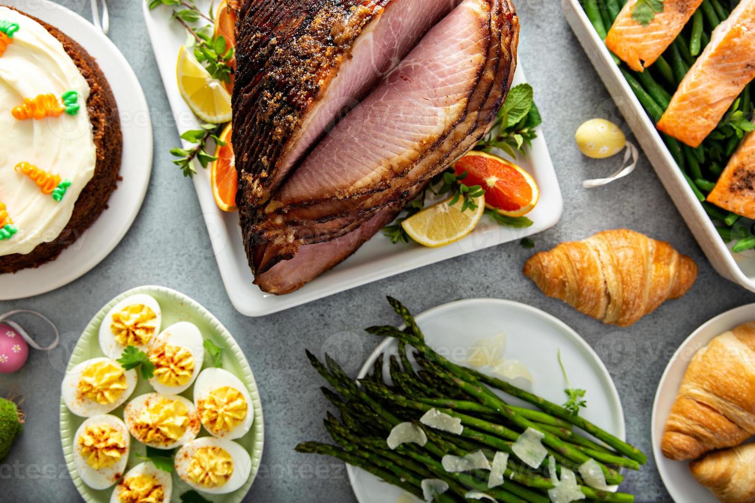 großer Osterbrunch mit Schinken foto