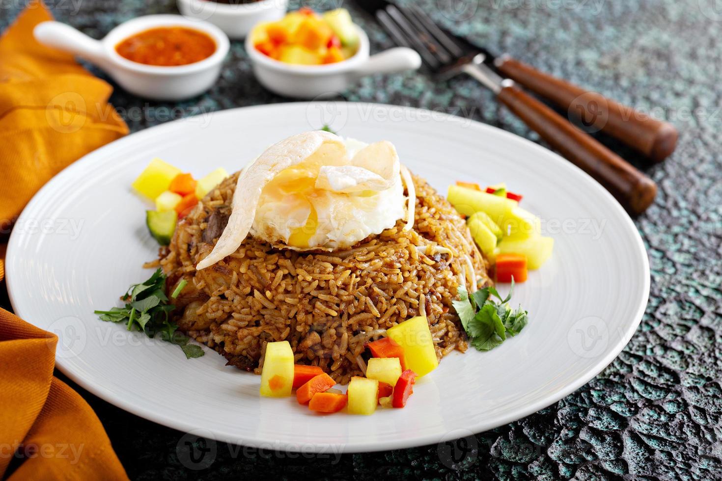 Nasi Goreng, indonesischer gebratener Reis foto