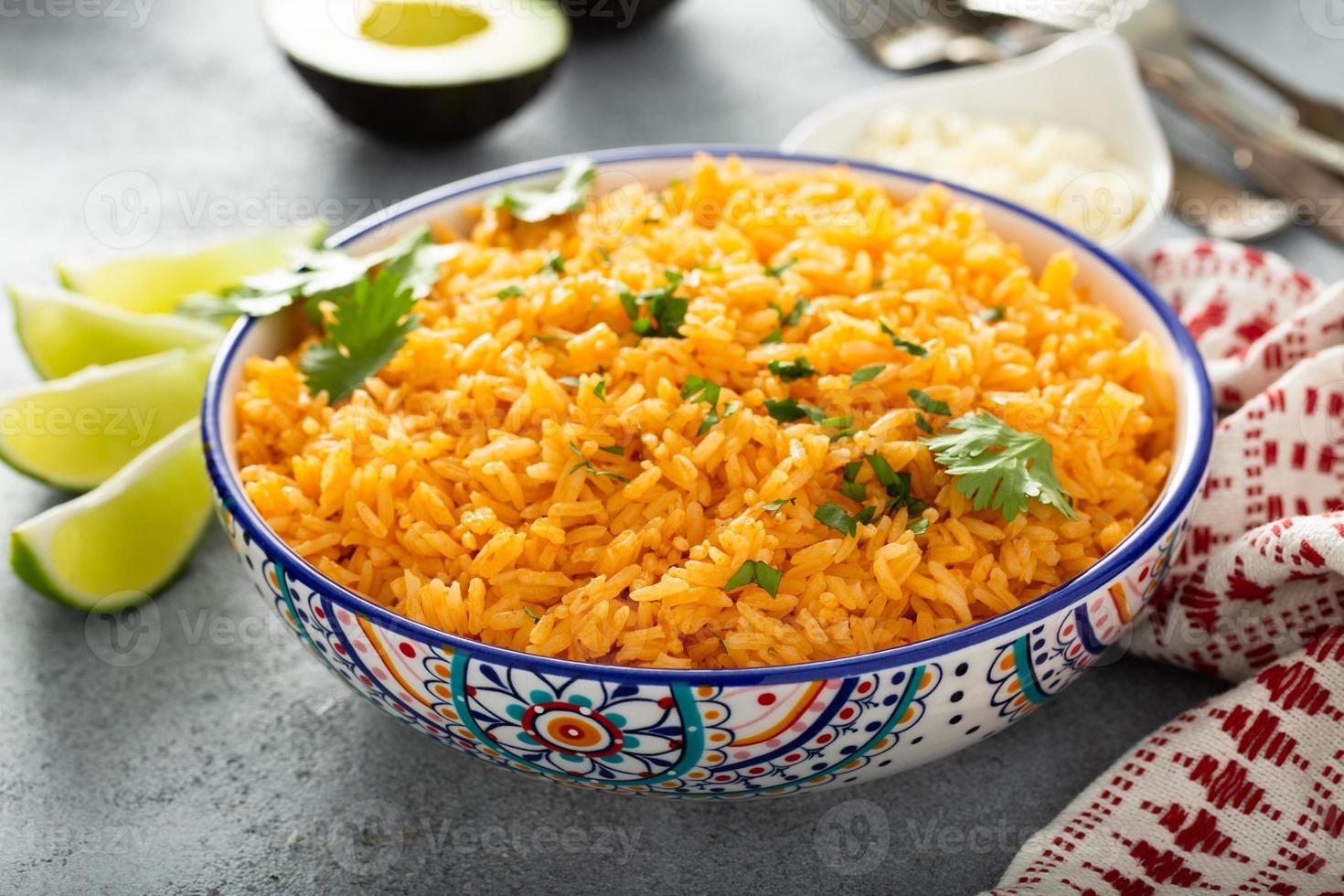 mexikanischer reis mit tomaten foto