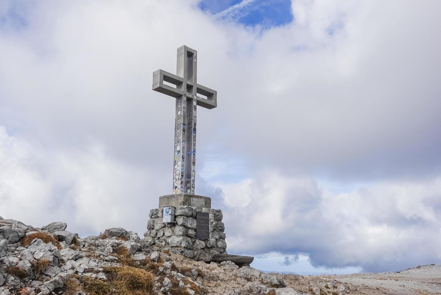 Gipfelkreuz auf dem höchsten Berg Niederösterreichs foto