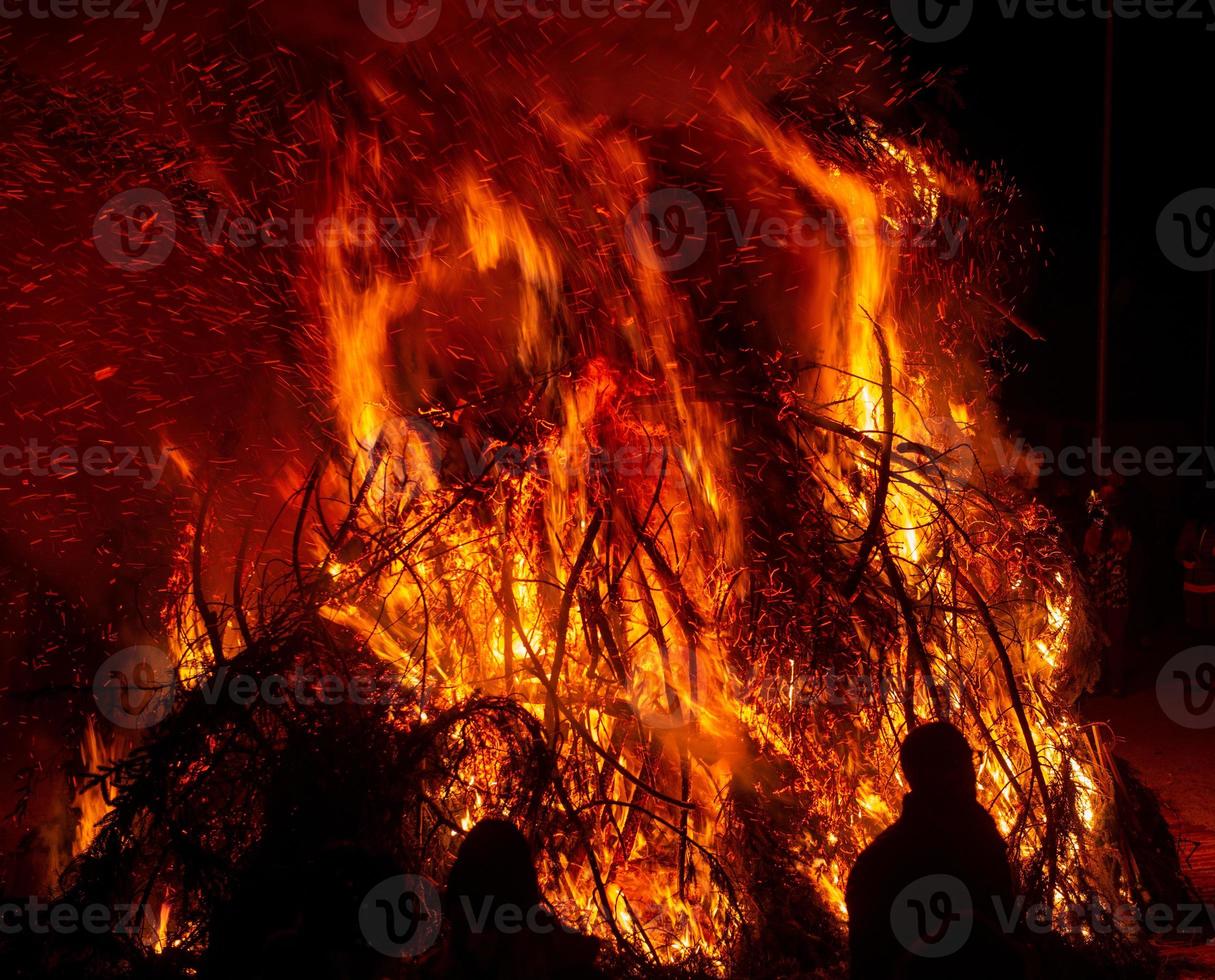 Explosion, die einen Brand verursachte foto