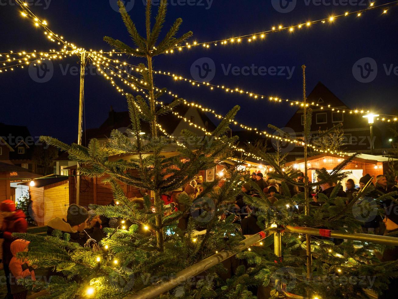 Weihnachtsmarkt in einem deutschen Dorf foto