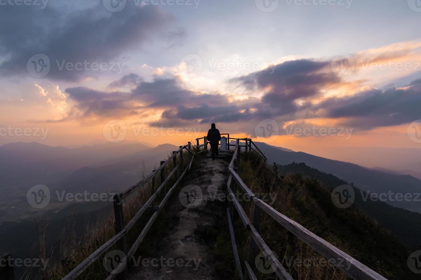 Blick auf den Berg Phu Chi Dao oder Phu Chee Dao in Chiang Rai, Thailand foto