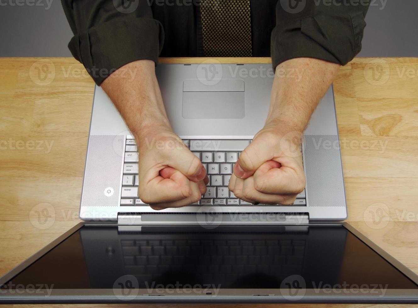 Mann mit Laptop foto