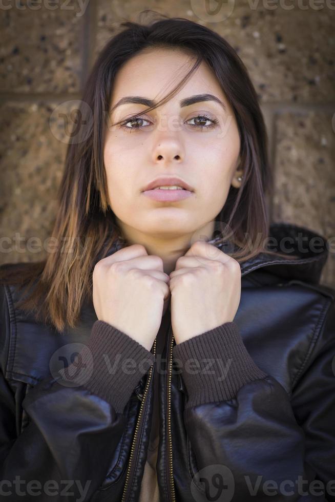 schöne junge Frau gemischter Abstammung foto