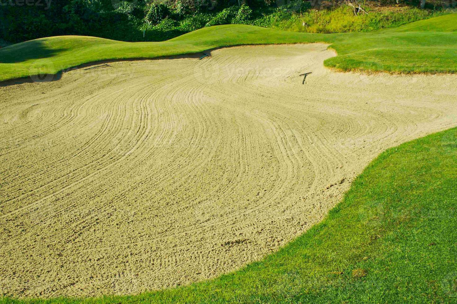 Zusammenfassung von Golfplatz und Sandbunker. foto