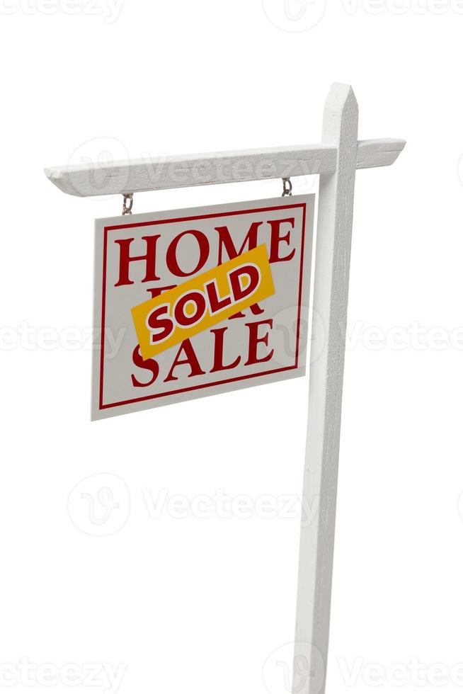 zum Verkauf verkauft Immobilienschild auf weiß mit Clipping foto