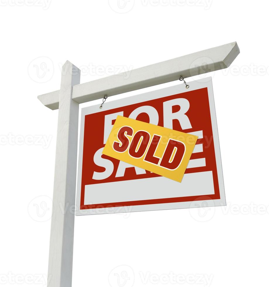verkauftes haus zum verkauf immobilienschild isoliert foto