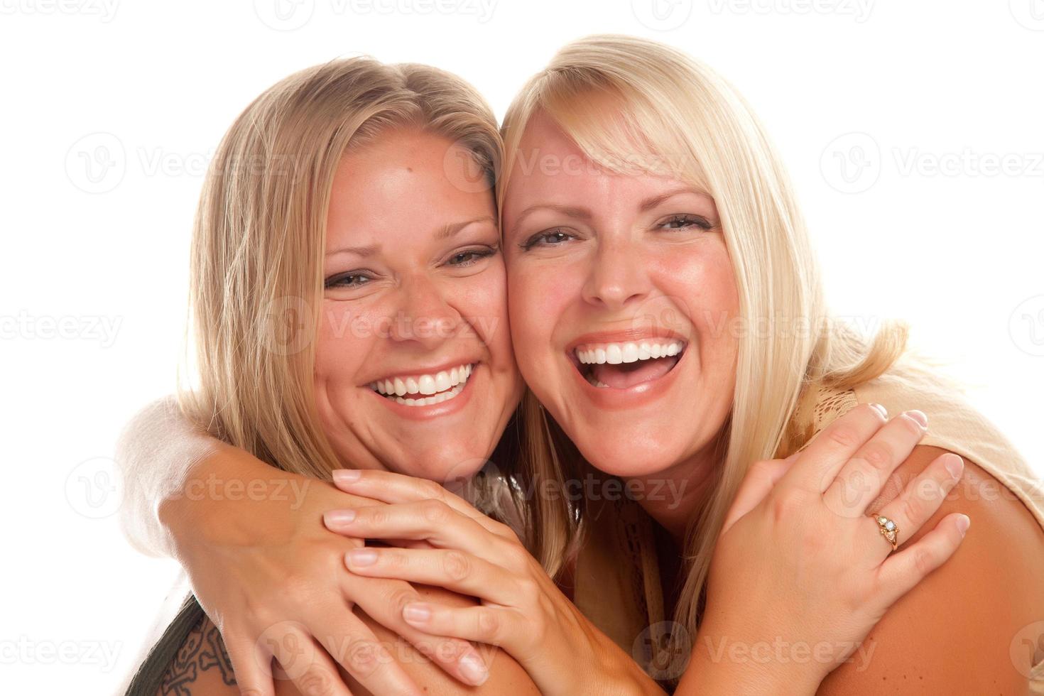 zwei schöne Schwestern lachen foto