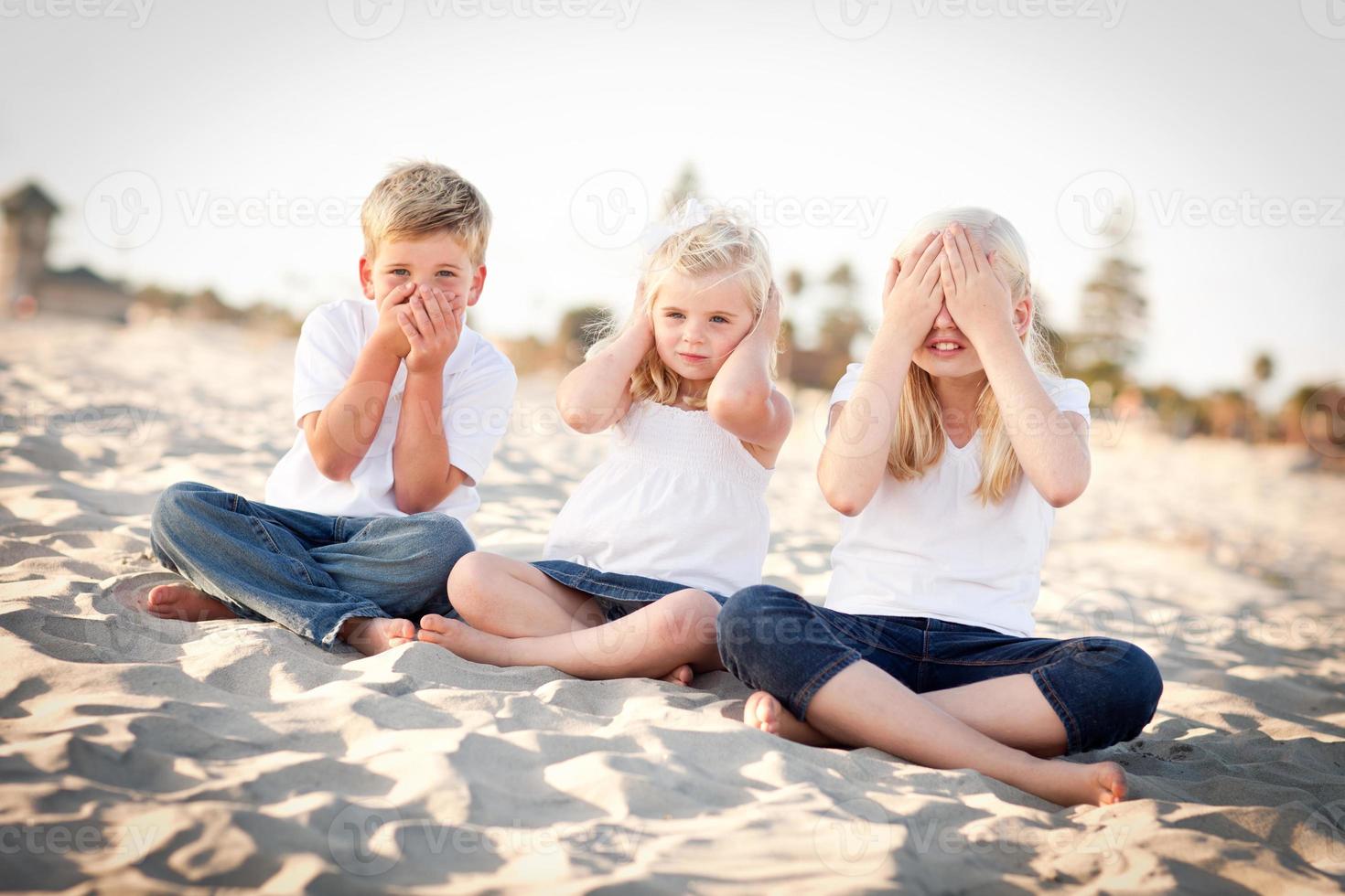 sehe, höre und spreche keine bösen Kinder draußen foto