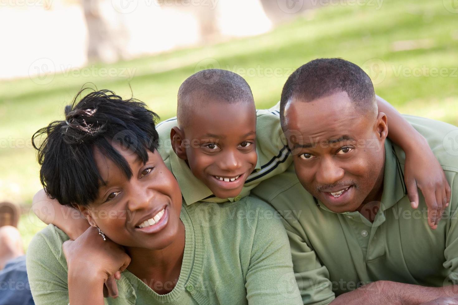 Afroamerikanische Familie im Park foto