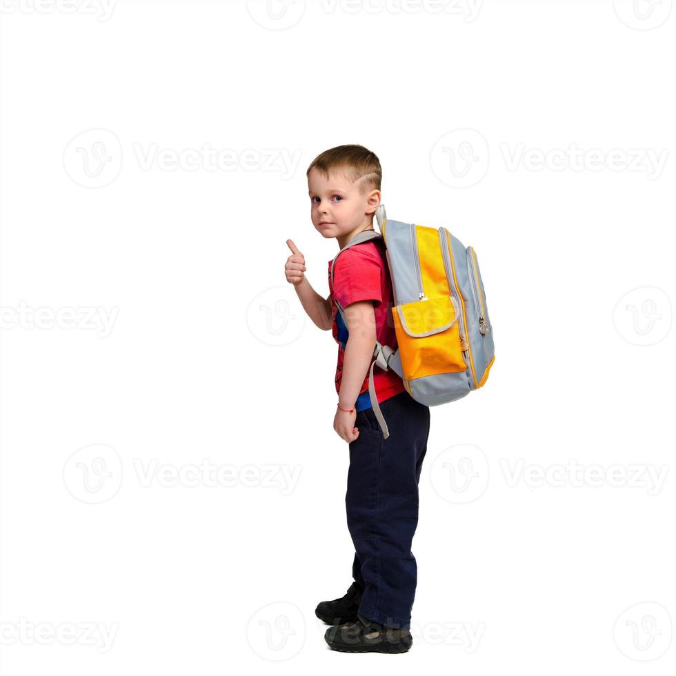 junger Schüler mit Schultasche foto