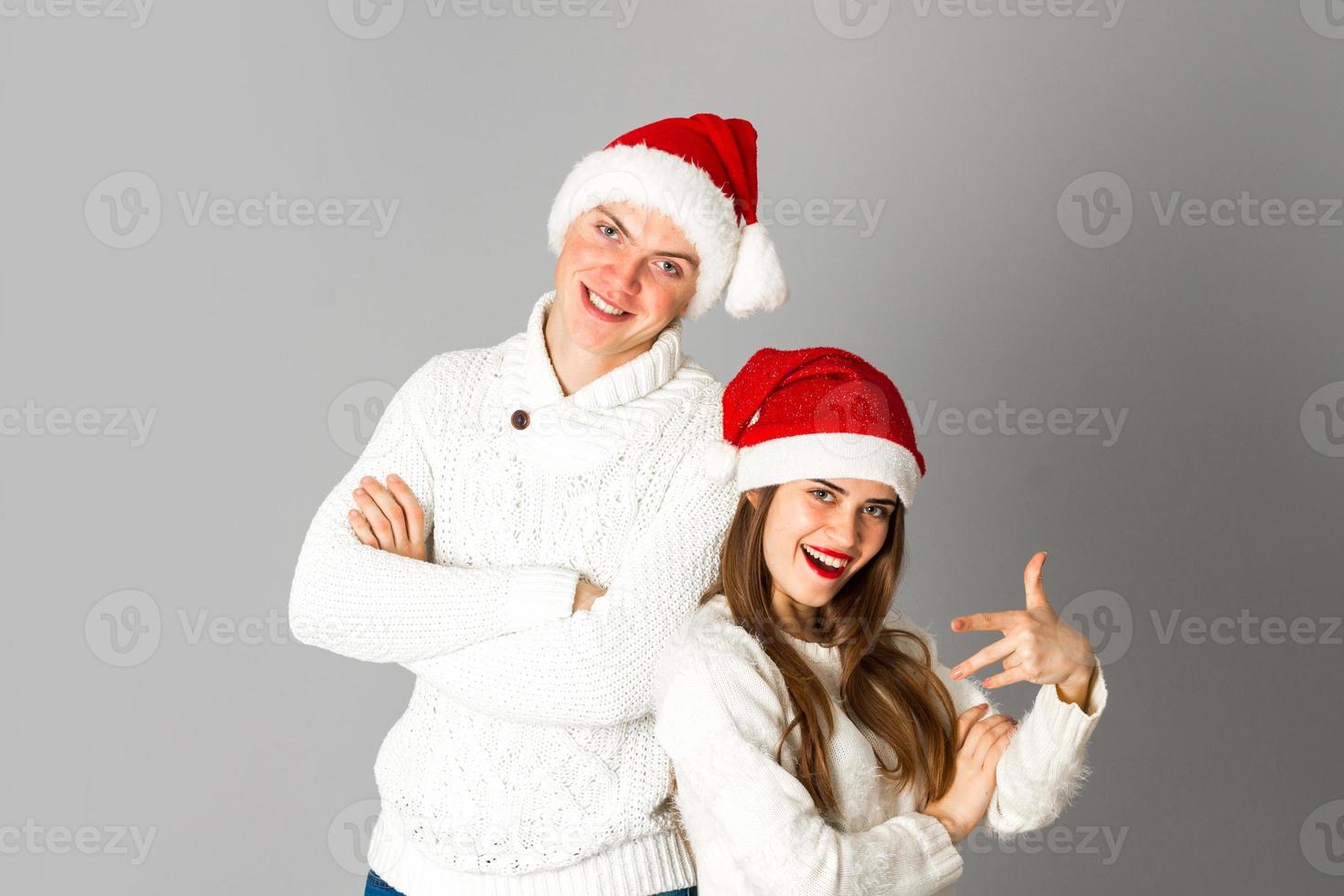 paar feiern weihnachten im studio foto