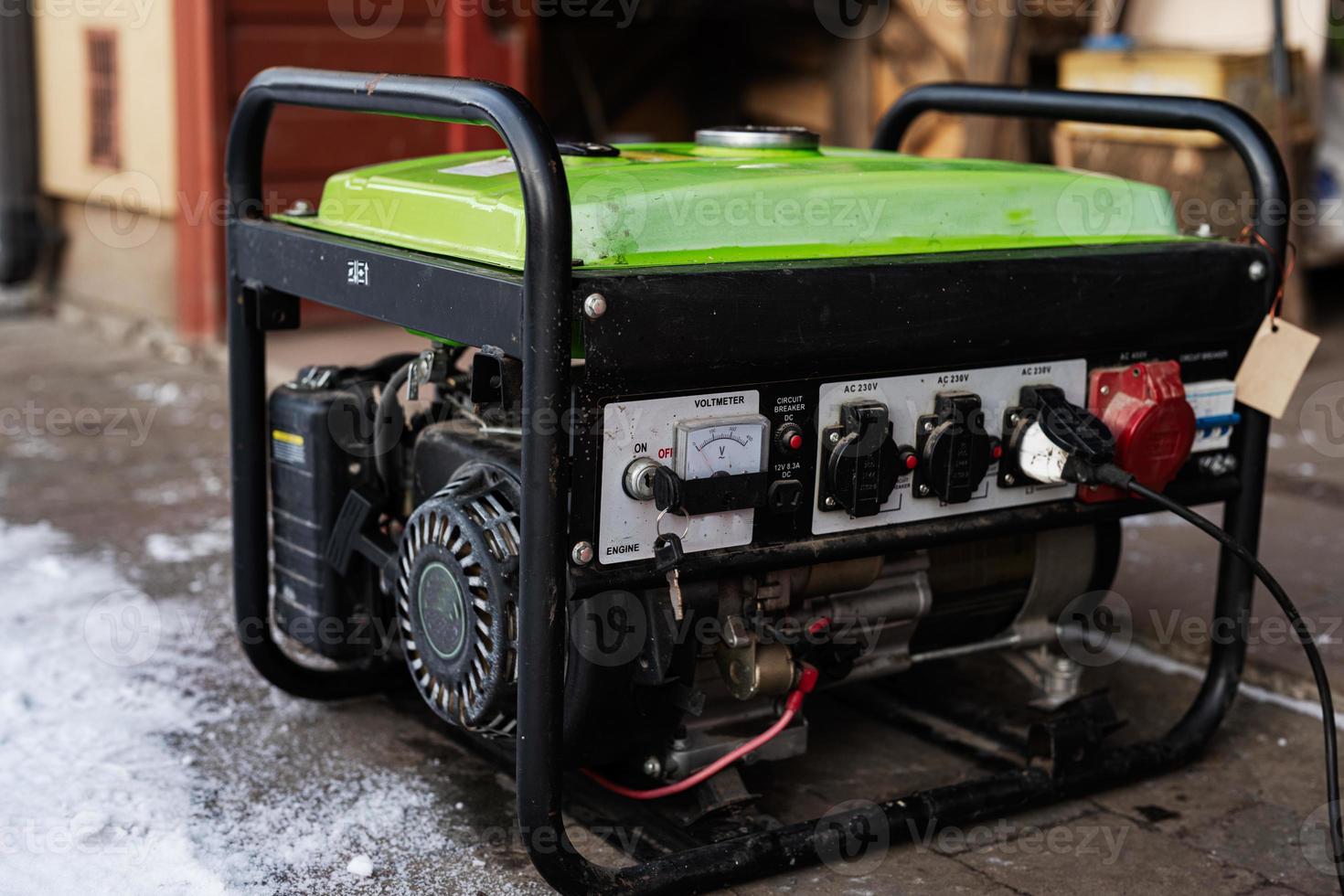 tragbarer Benzingenerator. mobiler Backup-Standby-Generator. foto